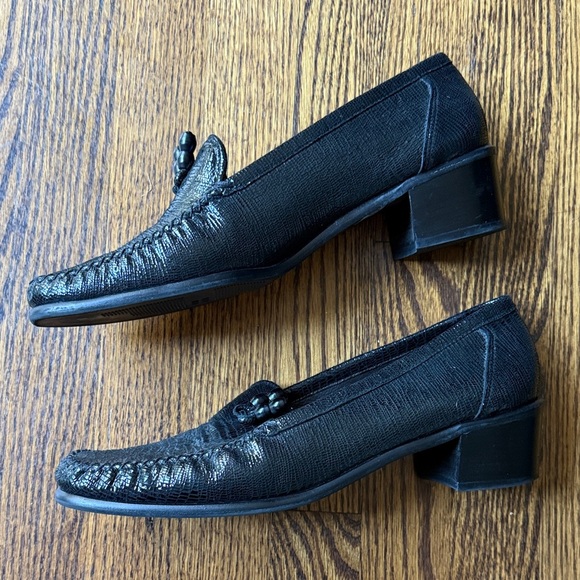 Stuart Weitzman Women’s 12 Black Leather Textured Heeled Loafer - Picture 3 of 8